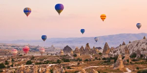Vista panorámica de los viajes en globo en Capadocia Turquía viajes Mundoturs