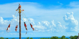 Muestra cultural en el parque Xcaret México en Cancún