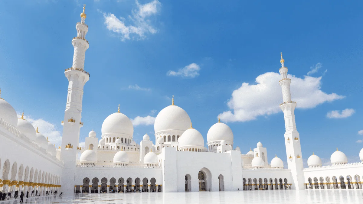 Fotografía externa de la gran mezquita en Abu Dhabi del viaje de Mundoturs