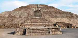 Vista panorámica de una de las pirámides de Teotihuacan México 